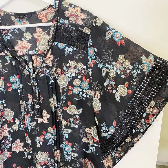 Zac & Rachel Top Women's Large Batwing Boho Black Floral V-Neck Semi Witchie - Picture 3 of 13